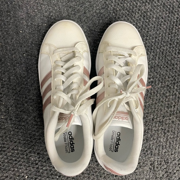 Adidas Cloud Foam Womens White Sneakers Gym Shoes Size 10 Rose Gold - Picture 2 of 7